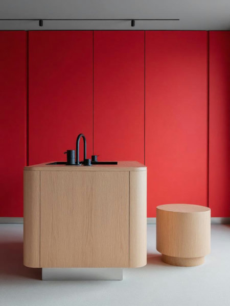 FLUX-The strong contrast in the interior is designed - v1.0